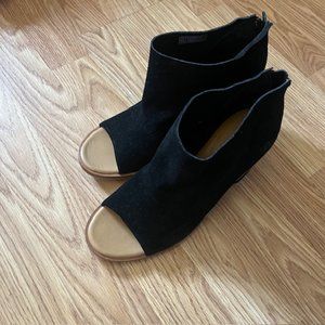 NEW UGG Australia UGG Ginger Open Toe Ankle Boots Black Suede Size 8.5